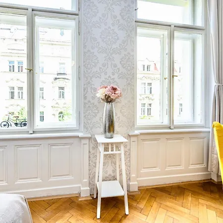 The Old Town Square & Parizska Apartments Prague Exterior photo