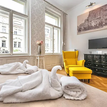 The Old Town Square & Parizska Apartments Prague Exterior photo